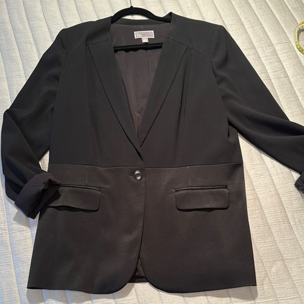Nordstrom’s Relaxed Blazer, Elegant & Edgy